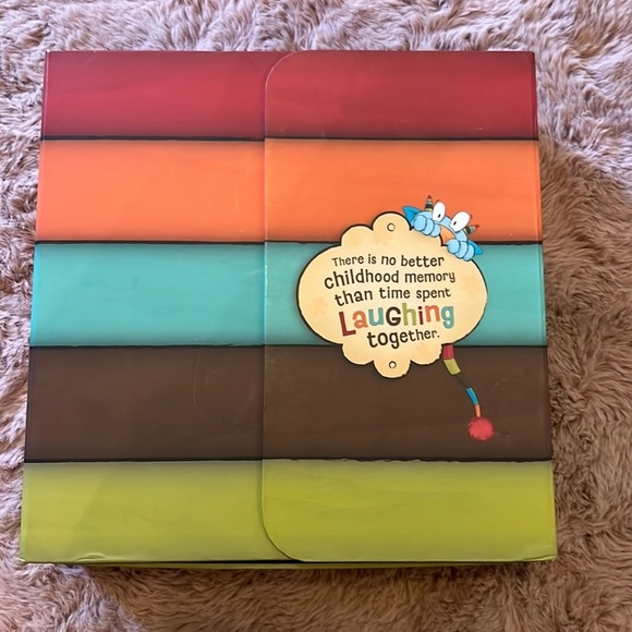 Tickle Monster book & furry tickling gloves included in matching storage box - Picture 2 of 12